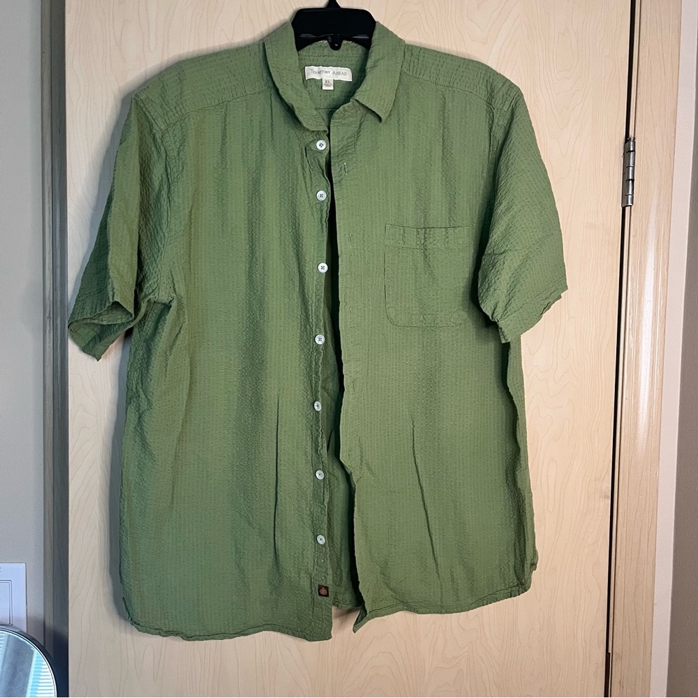 Green Textured Button Up Short-Sleeve Shirt